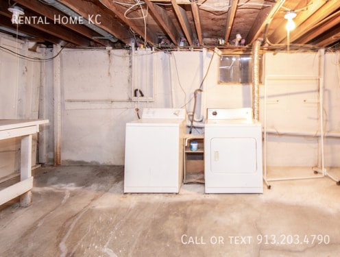 Building Photo - 9427 Gillette St