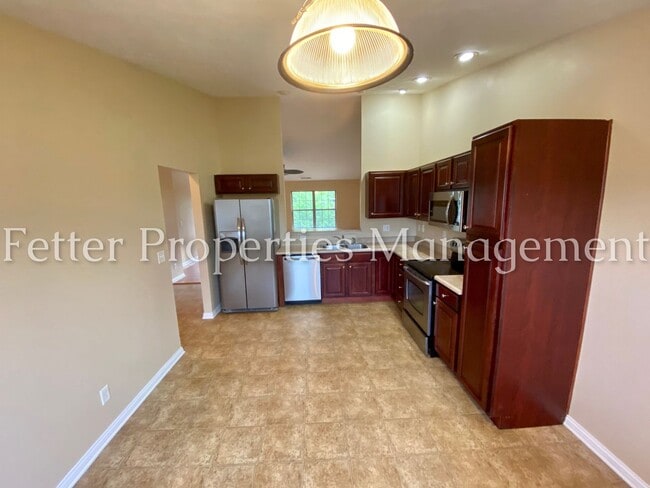 Building Photo - Spacious 3 Bedroom Home!!