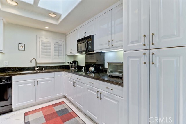 Building Photo - 881 Via Mendoza