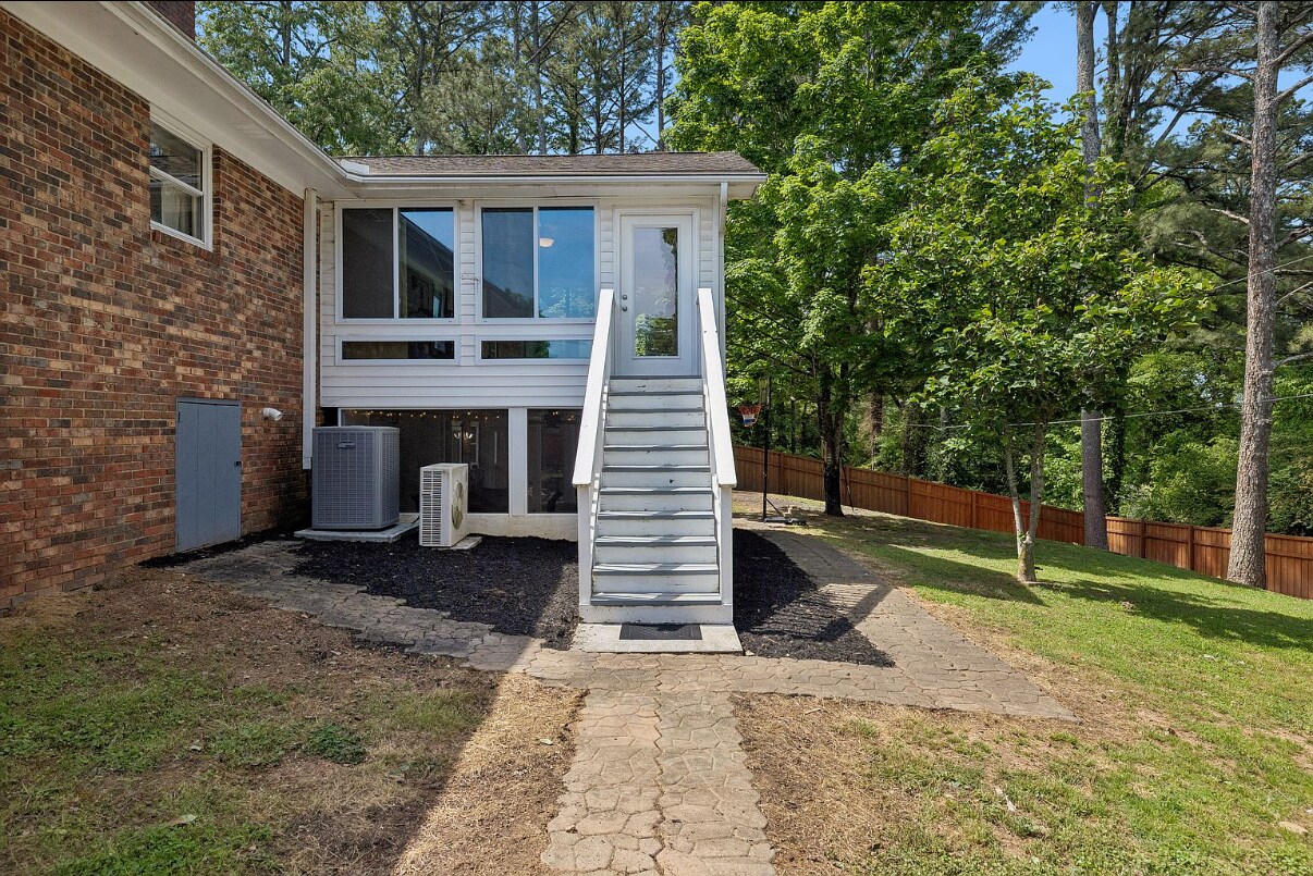 Building Photo - 1216 King Arthur Rd