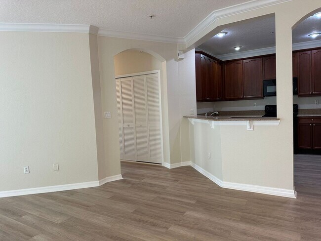 Building Photo - Comfortable and Spacious 3 bedroom 2 Bath ...