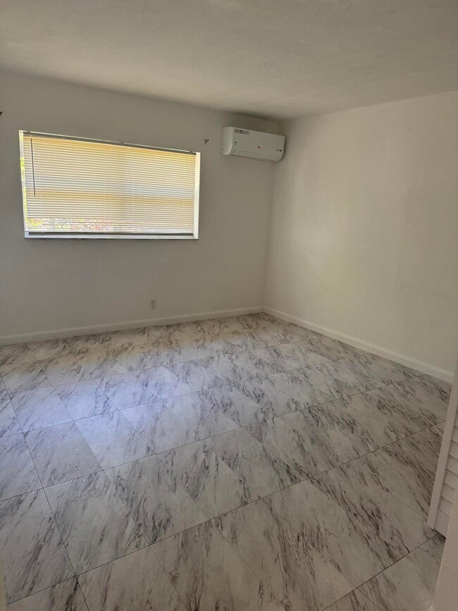 Building Photo - 6315 SW 32nd St