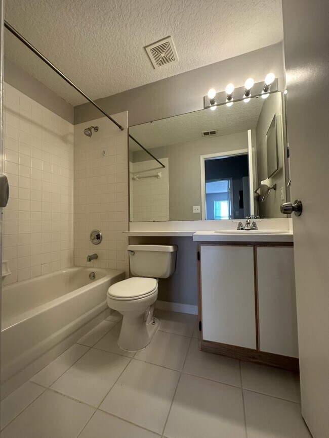 Building Photo - 2147 Cypress Bay Blvd