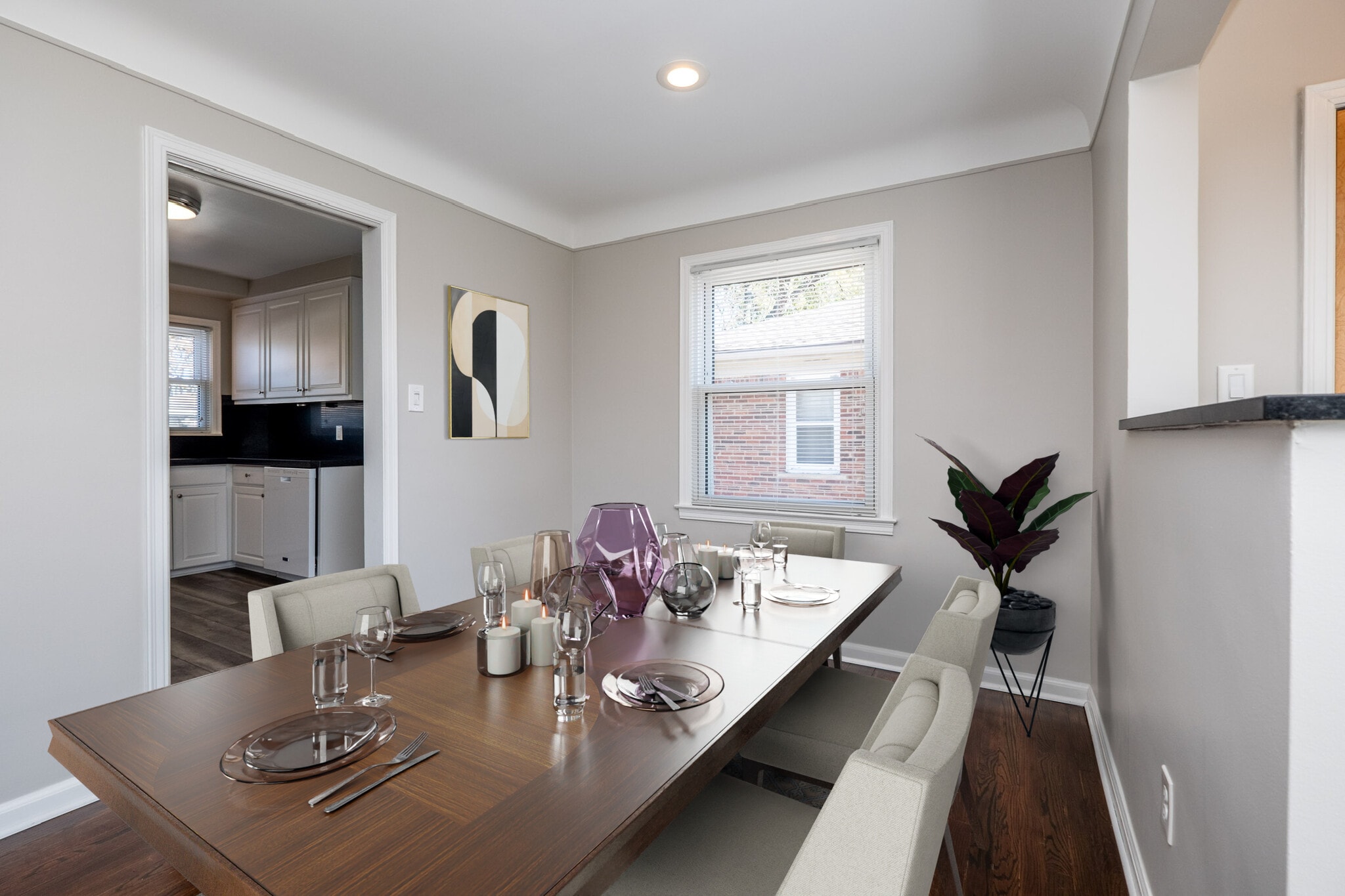 Building Photo - 429 E La Salle Ave