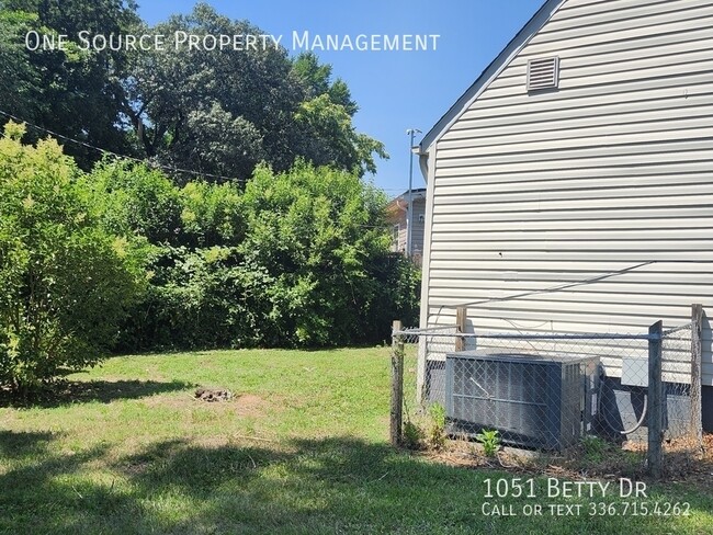 Building Photo - 1051 Betty Dr