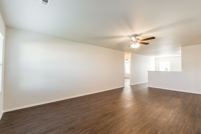 Building Photo - Band New 4 Bedroom Home in Lincoln!