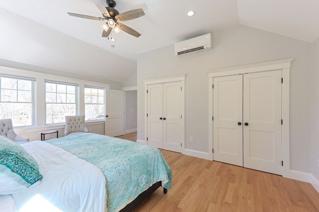 Building Photo - Newly Renovated Winter Rental on a Private...