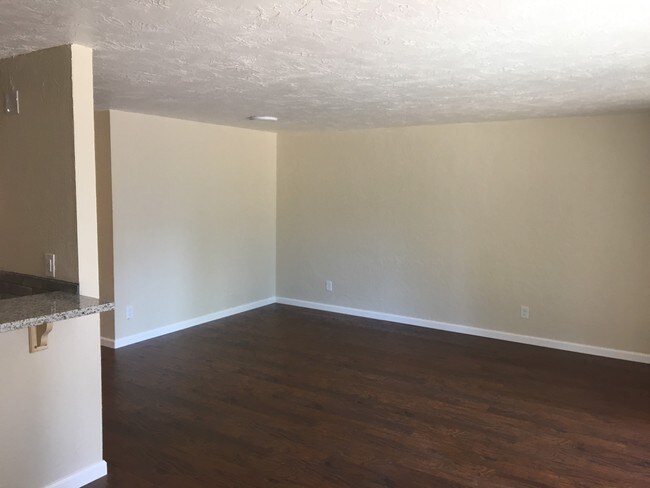 Building Photo - Highlander Apartments