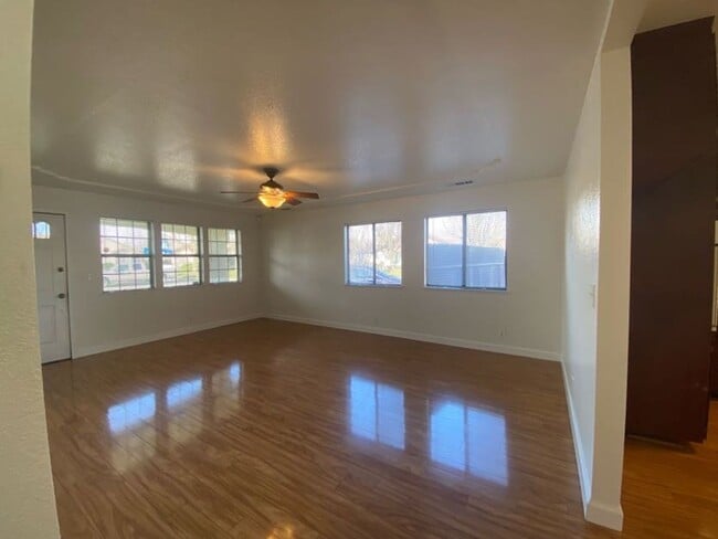 Building Photo - 1947 Henshaw Ave