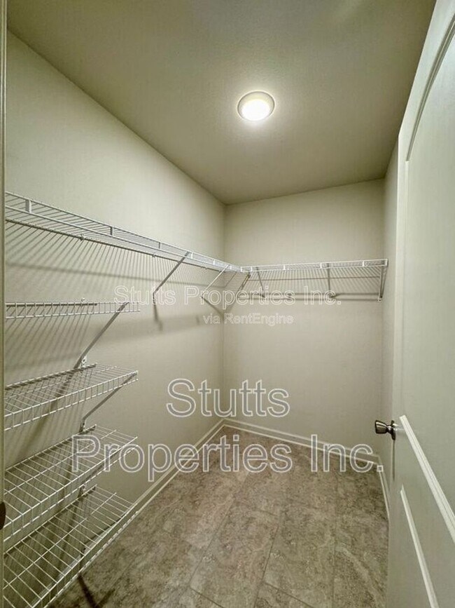 Building Photo - 101 Gin Ct
