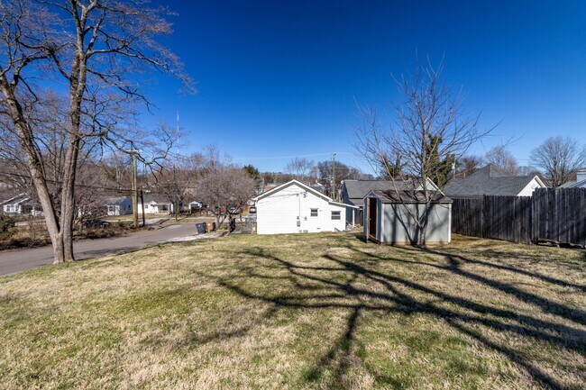 Building Photo - 1900 Edgewood Ave