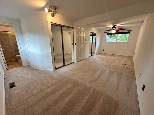 Building Photo - 3Bd/2.5Ba Newcastle Home