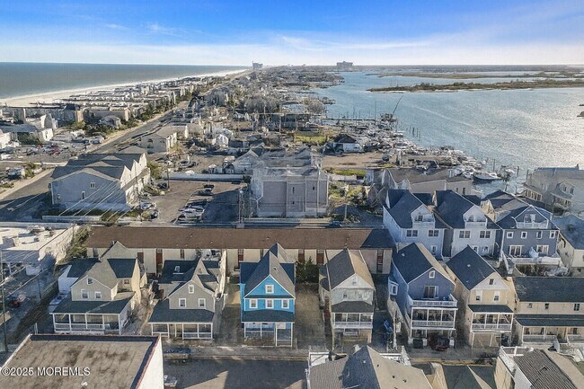 Primary Photo - 6 Center St