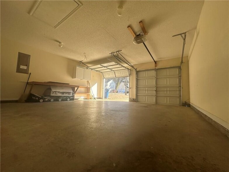 Building Photo - 728 Denise Ct