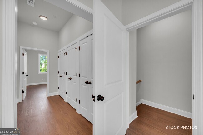 Building Photo - 1038 Homestead Way St