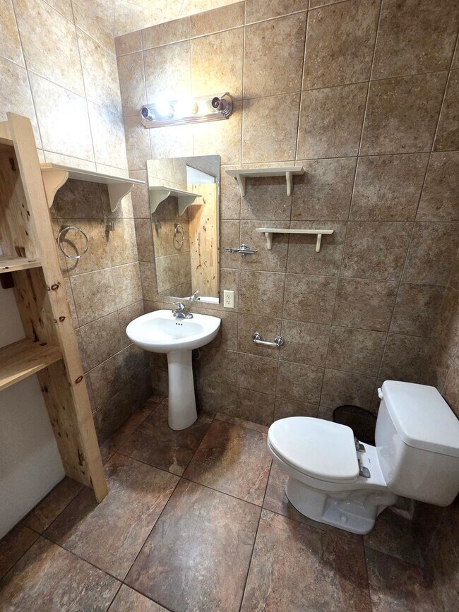 Building Photo - Beautiful 2 Bedroom 1 Bath Home