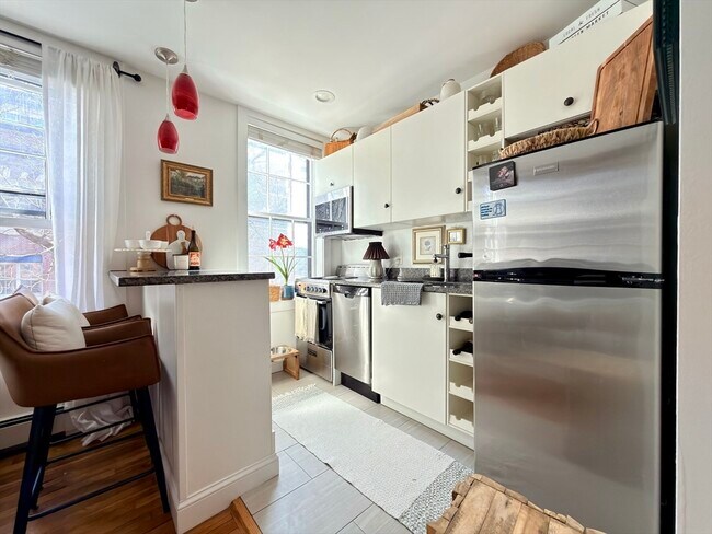 Building Photo - 62 Melrose St