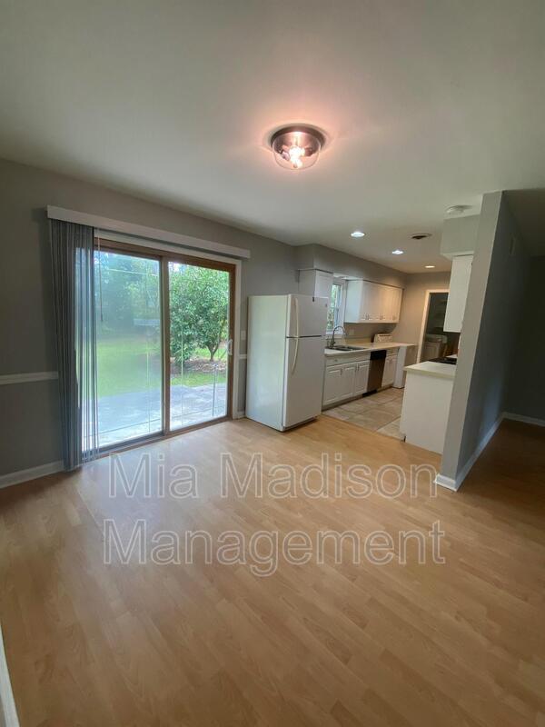 Building Photo - 12 Sheridan Dr