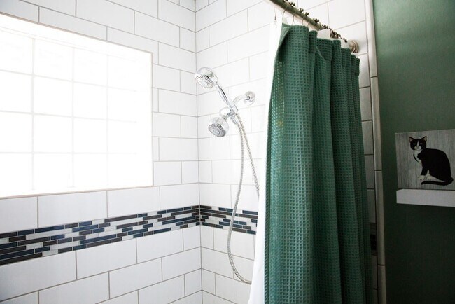 Building Photo - Gorgeous Fully Furnished 3 Bd 2 Bath Vacation Home!