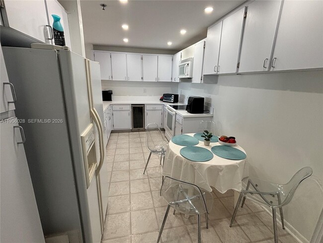 Building Photo - 251 Crandon Blvd