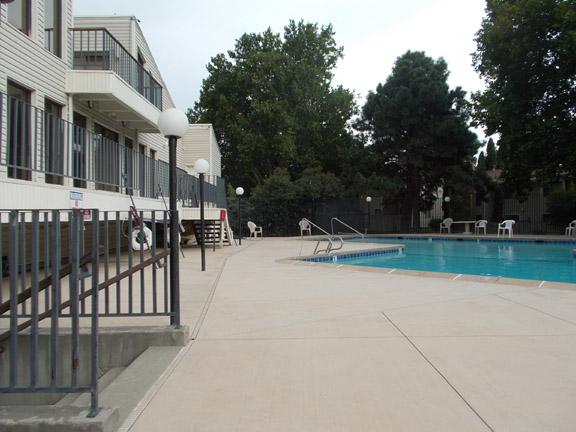 Building Photo - 31 Lakeshore Dr NE