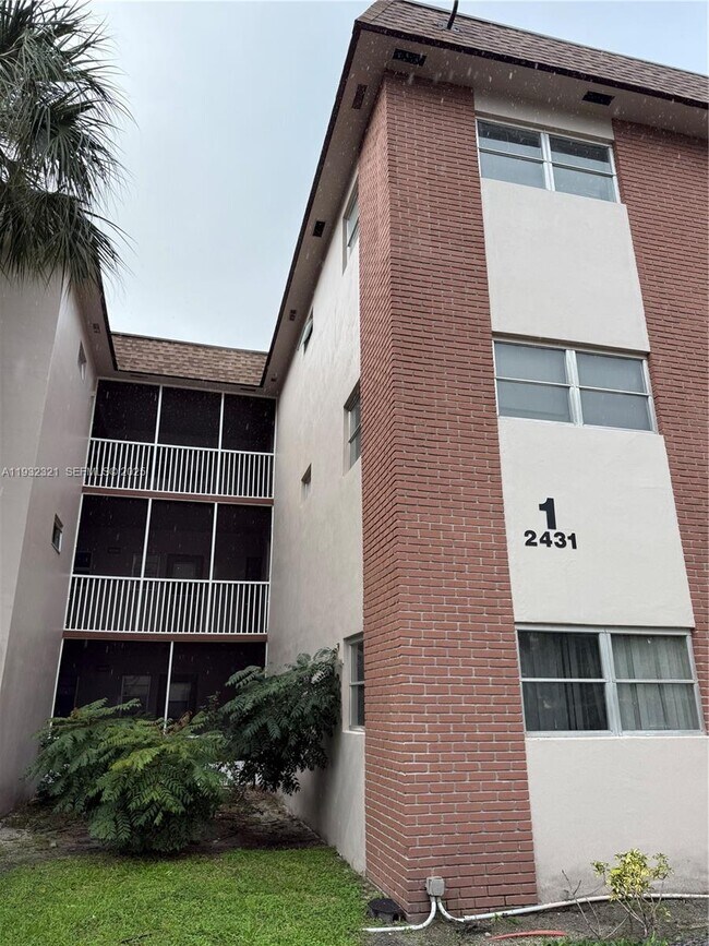 Building Photo - 2431 SW 82nd Ave