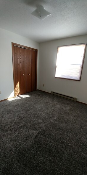 Building Photo - 2310 Meadow Ln