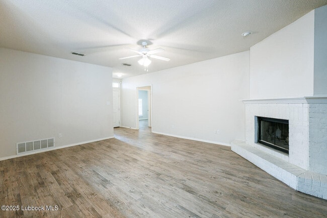 Building Photo - 536 N Kirby Ave