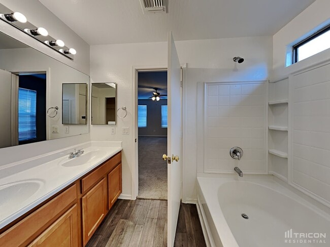 Building Photo - 2364 E Meadow Lark Way