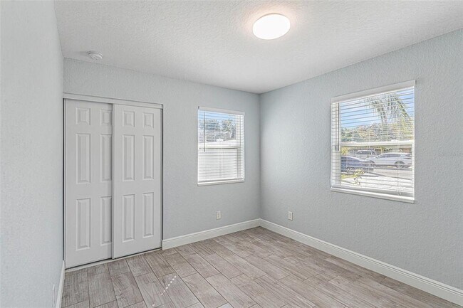 Building Photo - 3602 E 33rd Ave