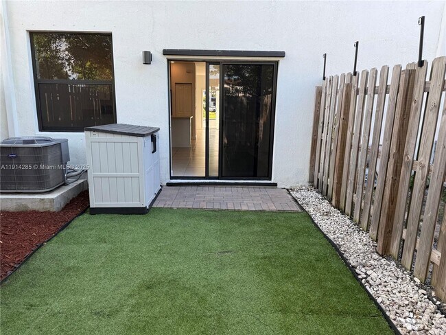 Building Photo - 685 NE 208th Terrace