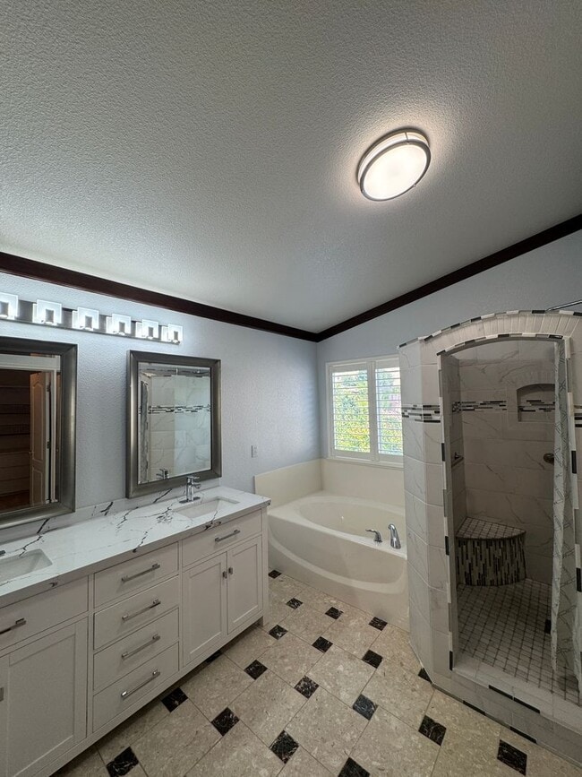 Building Photo - 1762 River Oaks Cir