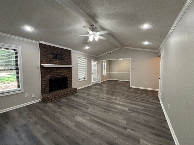Building Photo - 3104 Ingleside Dr