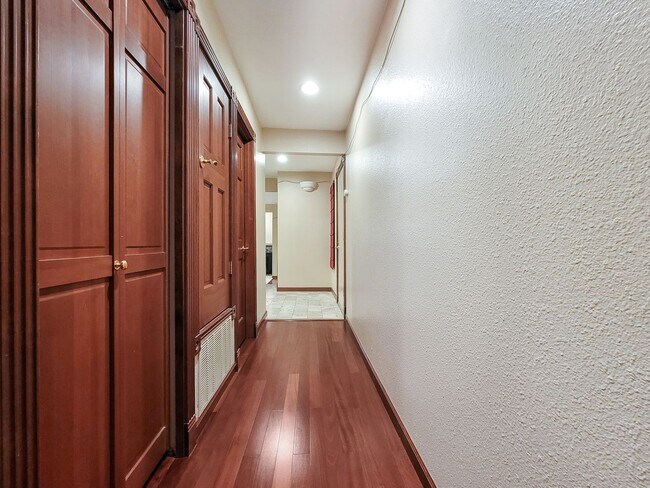 Building Photo - Cascade Mountain View Retreat: Elegant 2BR Condo in Downtown Redmond