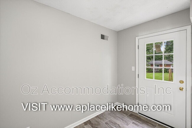 Building Photo - 1606 N 63 Pl