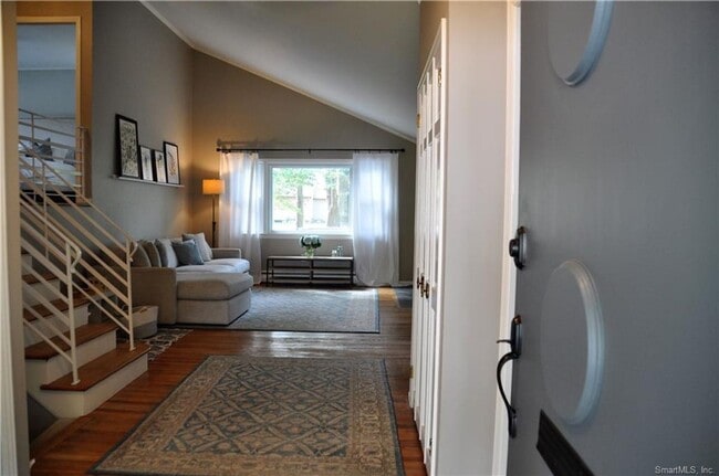 Building Photo - Lovely 3 Bedroom 2 Bathroom Single Family Home In Desirable West Hartford