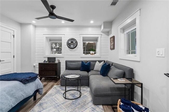 Building Photo - 663 Yorkshire Rd NE