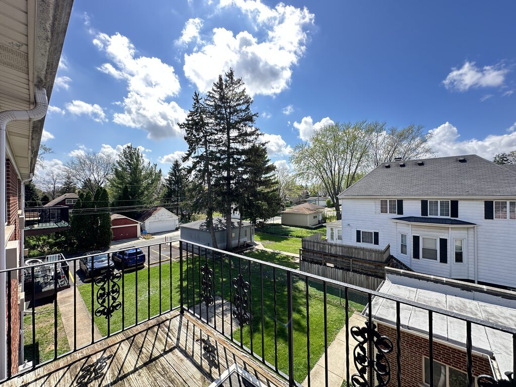 Building Photo - 1639 Oakwood Ave