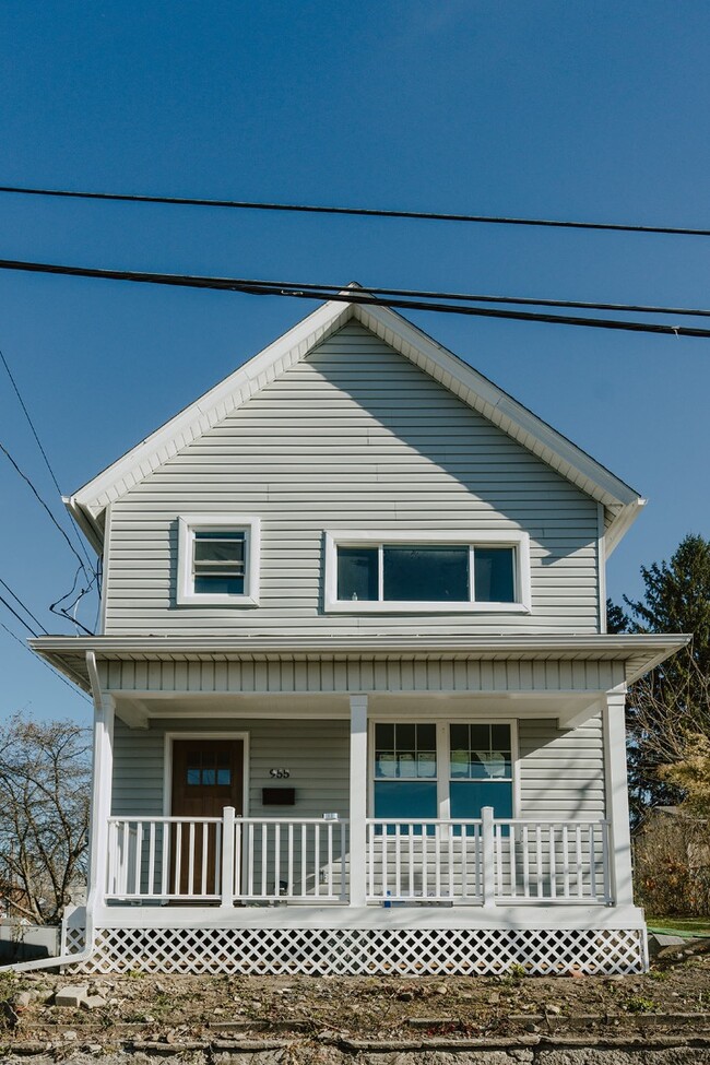 Building Photo - 955 E Elm St