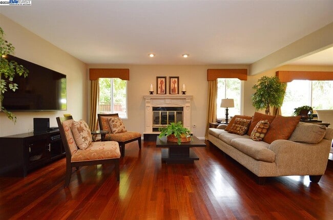 Building Photo - 2051 Pebble Dr