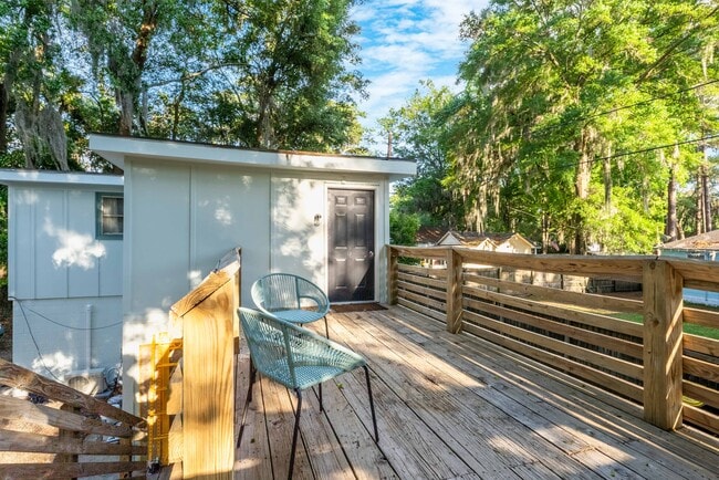 Building Photo - DeLesseps Furnished Apartment