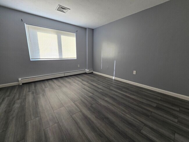 Building Photo - 230 Willard St