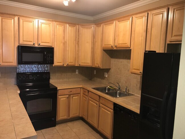 Building Photo - Summer Breeze