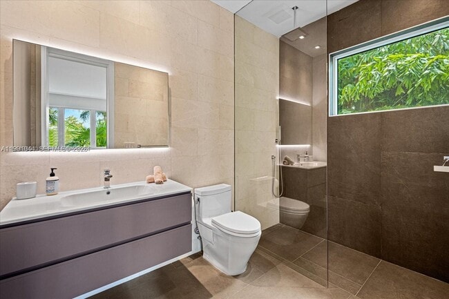 Building Photo - 3465 Meridian Ave