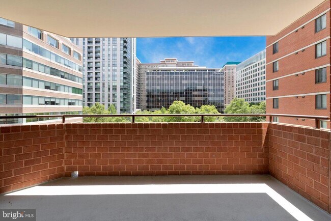 Building Photo - 1001 N Randolph St
