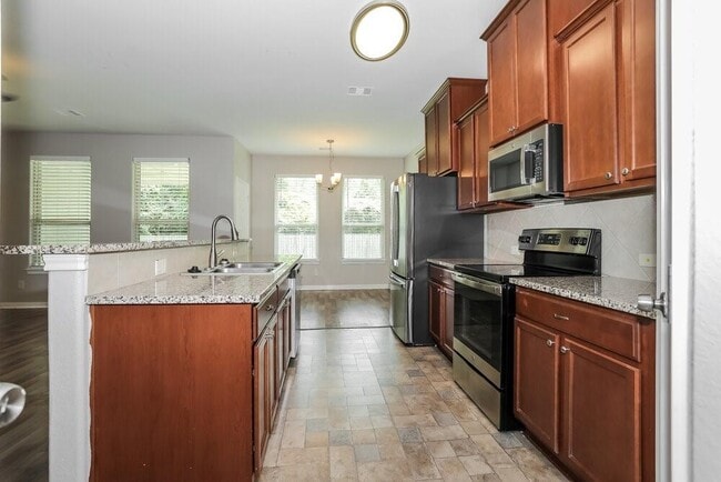 Building Photo - 719 Springwood Dr