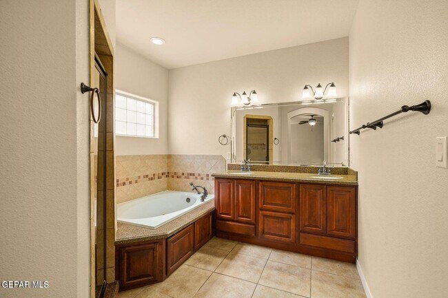 Building Photo - 14117 Rainbow Point Dr