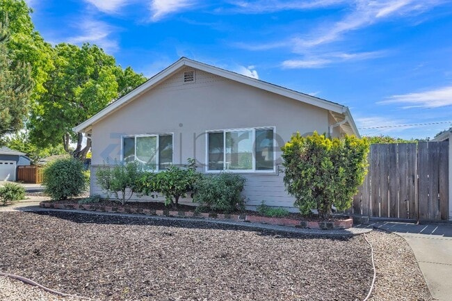 Building Photo - 500 Middlesex Rd