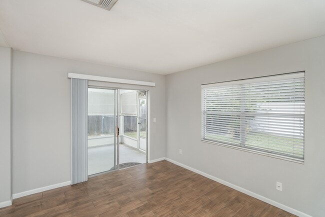 Building Photo - 1040 Dorado Dr