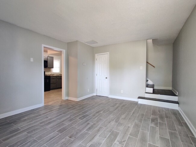 Building Photo - 2 Bedroom Near Downtown Charlotte